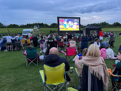 MOBILE CINEMA HIRE NORTHERN IRELAND SUITABLE FOR INDOOR AND OUTDOOR SHOWING AVAIABLE THROUGHOUT NORTHERN IRELAND
